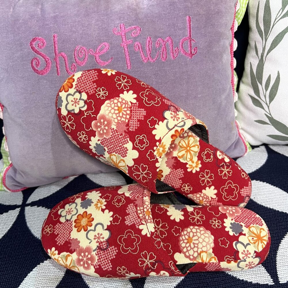 Chinese/Japanese Brocade Beautiful Red Flowers Pattern Padded House Slippers